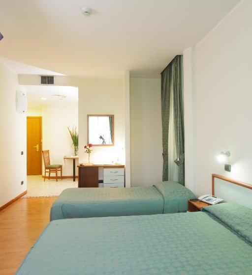 اتاق استاندارد سه نفره, Astor Hotel Vintage