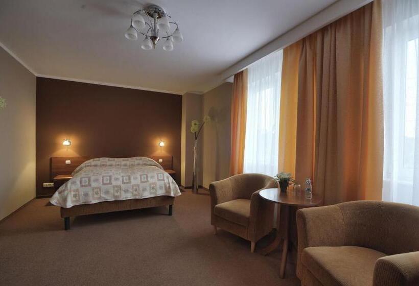 חדר סופריור, Baranowski