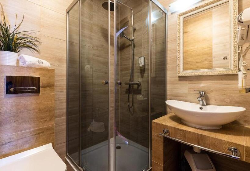 标准单人间, Diamond W Białym Dworku