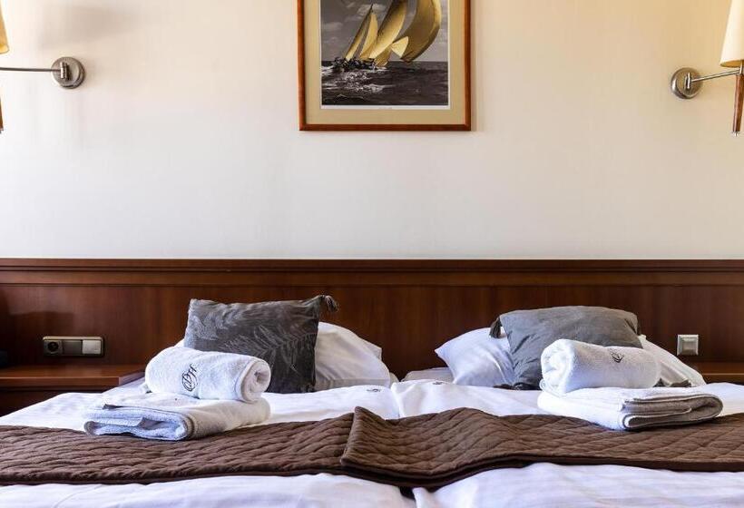 标准间, Diamond W Białym Dworku