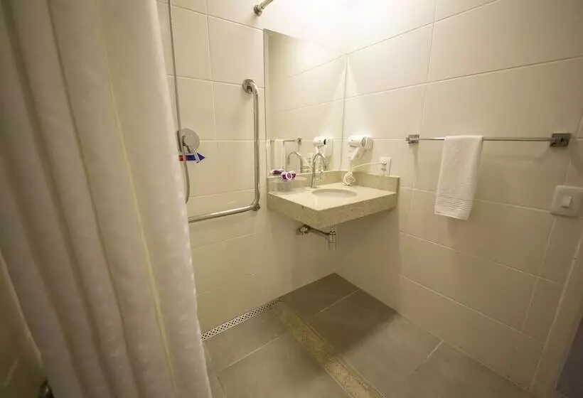 Cameră Standard Adaptată pentru Discapacitaţi, Diff