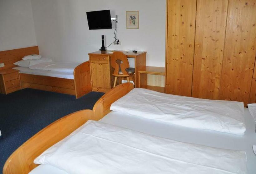 חדר סטנדרט לשלושה עם מרפסת, Dolomiten