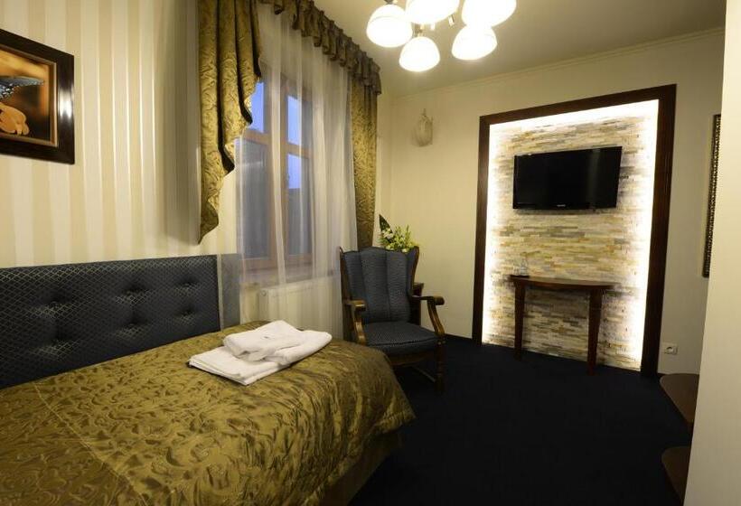 اتاق استاندارد یک نفره, Fryderyk