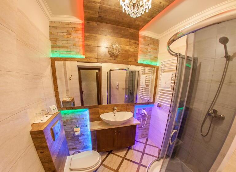 اتاق راحتی, Fryderyk