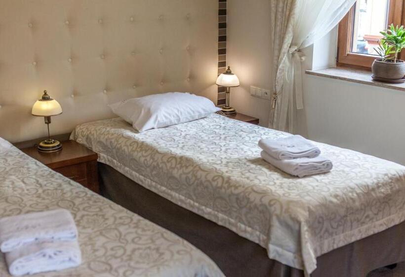 اتاق استاندارد, Fryderyk