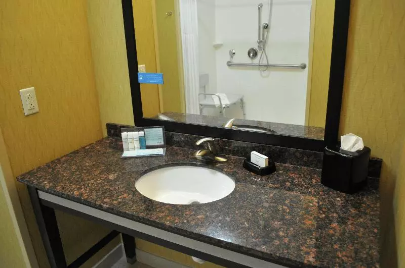 Standard-huone King-vuode, Hampton Inn & Suites Toledo/westgate