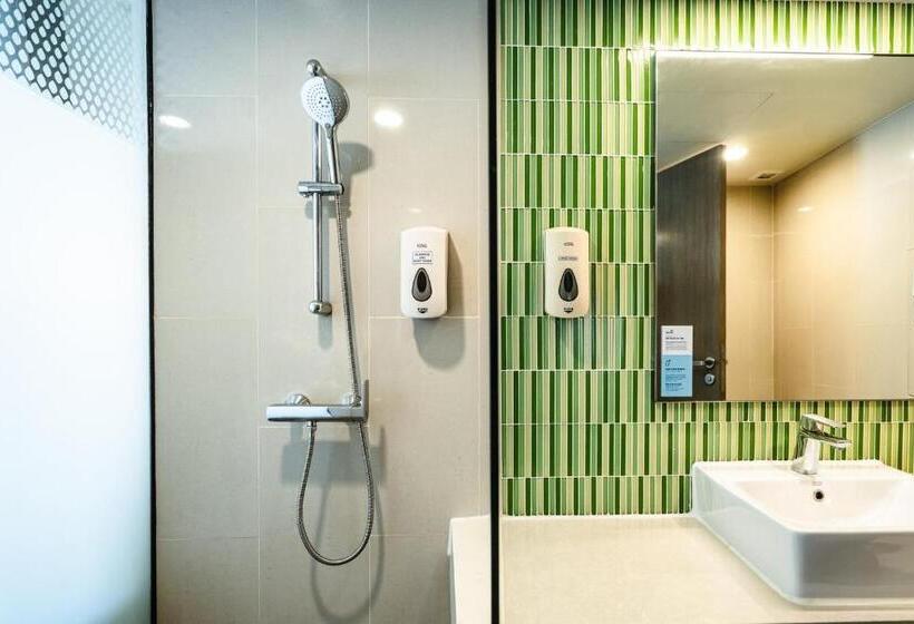 Номер Superior Кровать Куин, Holiday Inn Express Bangkok Sukhumvit 11, An Ihg