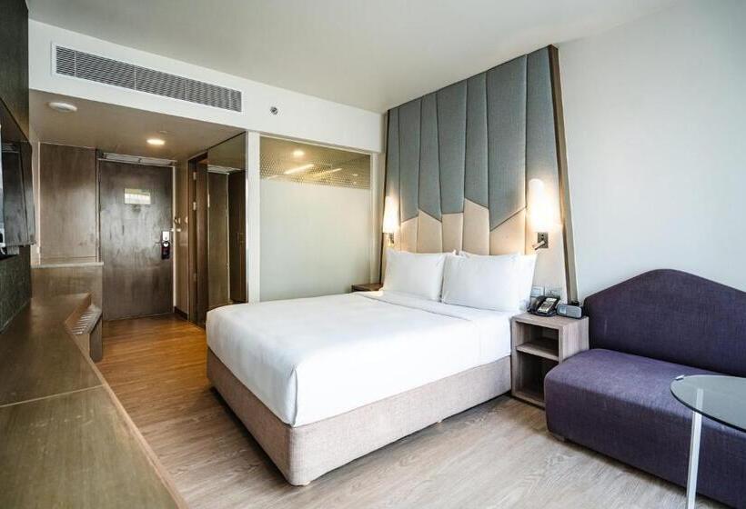 クイーンベッドのスーペリアルーム, Holiday Inn Express Bangkok Sukhumvit 11, An Ihg