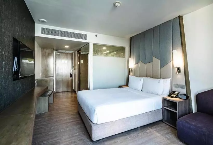 クイーンベッドのスーペリアルーム, Holiday Inn Express Bangkok Sukhumvit 11, An Ihg