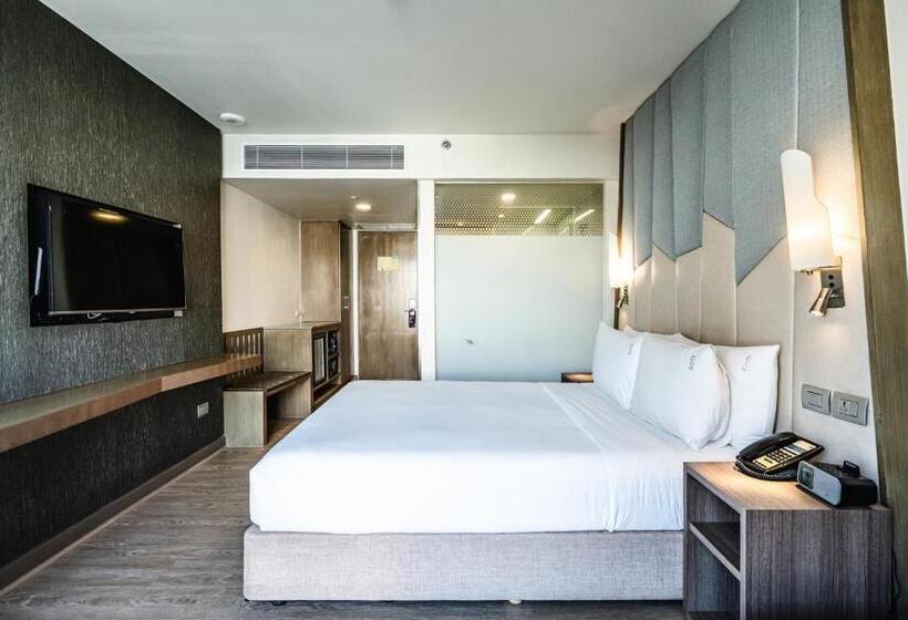 クイーンベッドのスーペリアルーム, Holiday Inn Express Bangkok Sukhumvit 11, An Ihg
