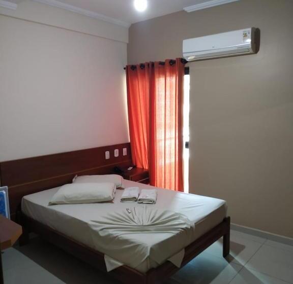 标准间, Hollywood Palace