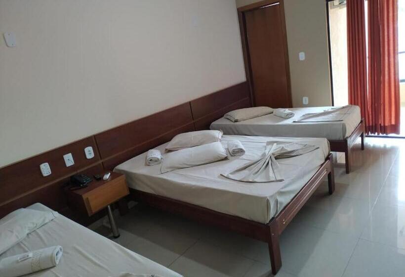 标准三人间, Hollywood Palace