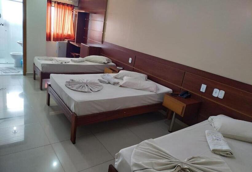 标准三人间, Hollywood Palace