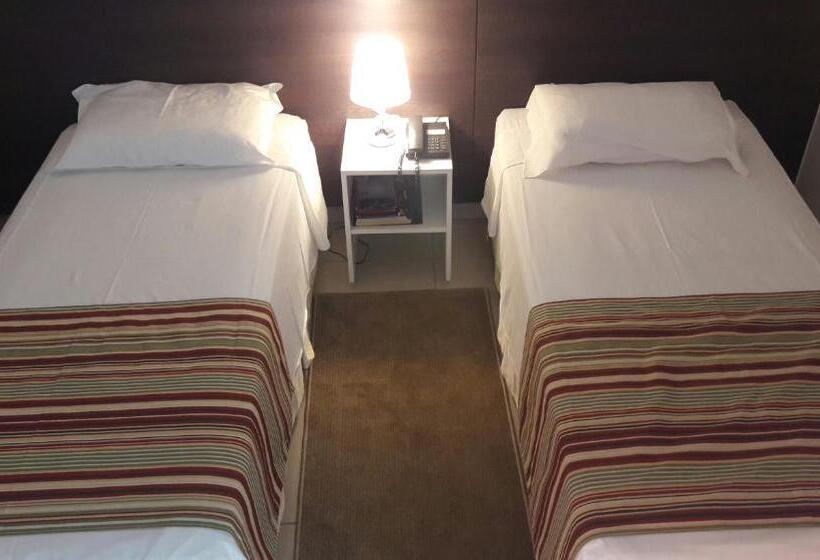 חדר דלוקס, Hz