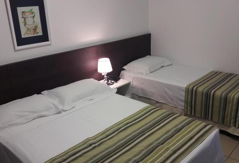 חדר דלוקס לשלושה, Hz