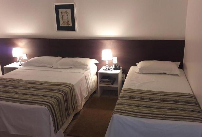 חדר דלוקס לשלושה, Hz