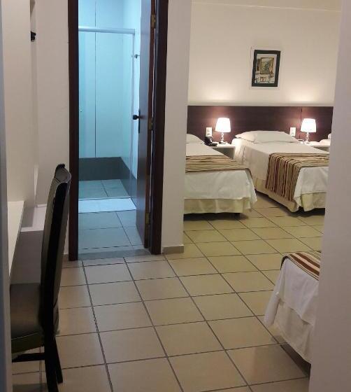 חדר דלוקס לשלושה, Hz