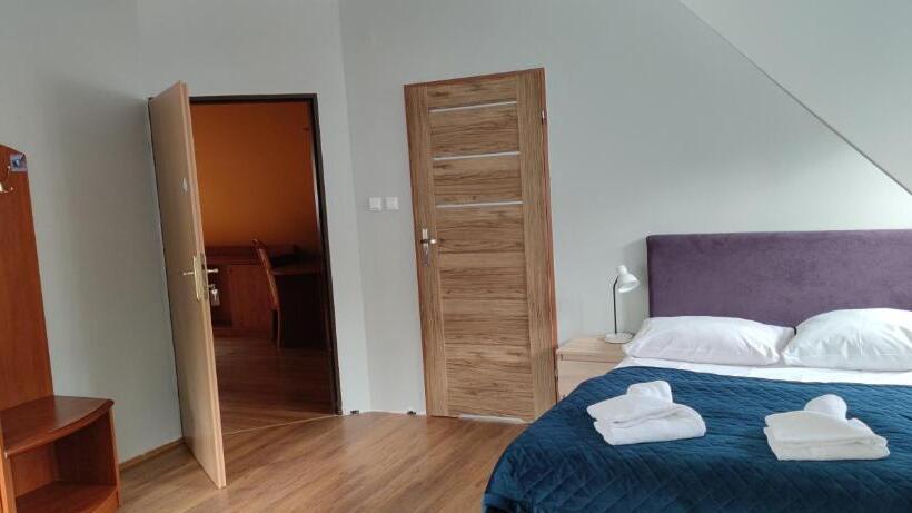 اتاق استاندارد سه نفره, Ośrodek Konferencyjno Wypoczynkowy Krucze Skały W Karpaczu