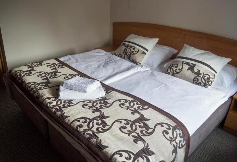 スタンダードルーム, Sukiennice