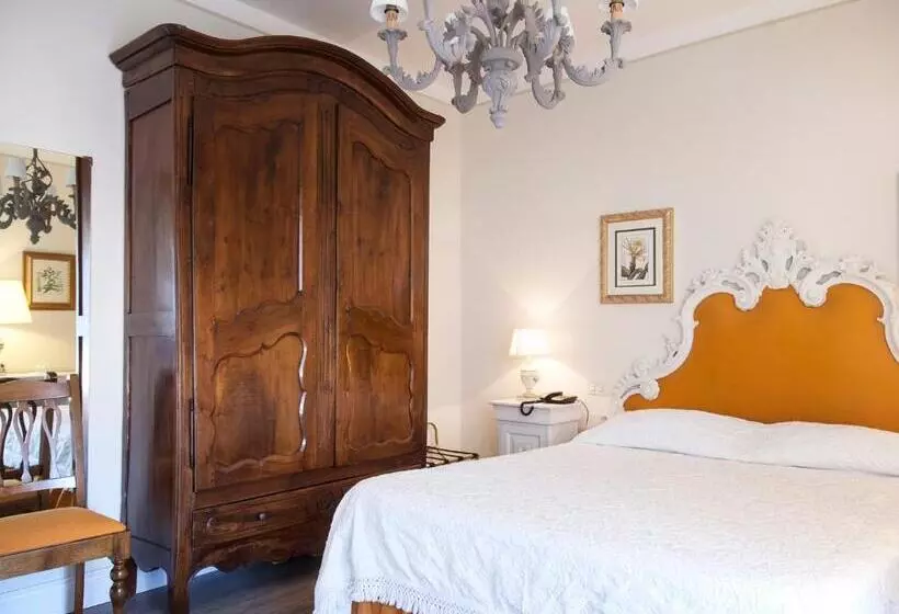 Classic room with balcony, Villa Maremonti