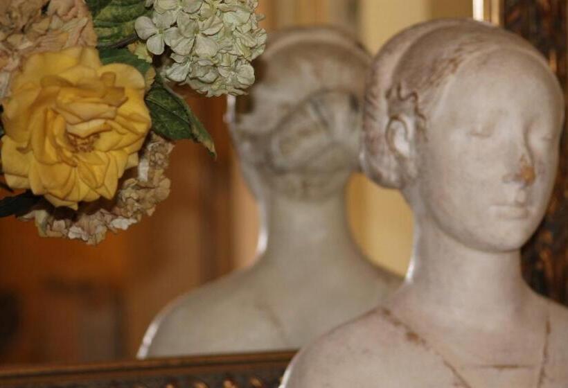 غرفة كلاسيكية مع بلكونة, Villa Maremonti