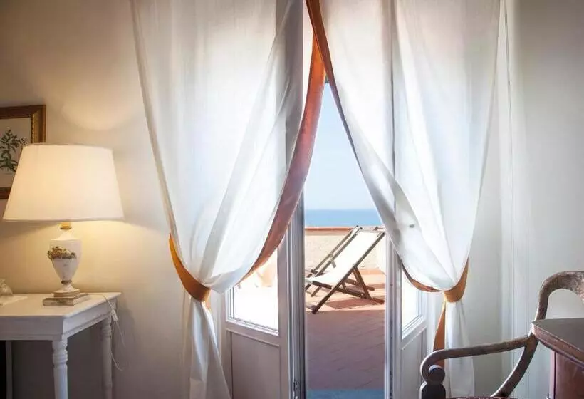 Classic room with balcony, Villa Maremonti