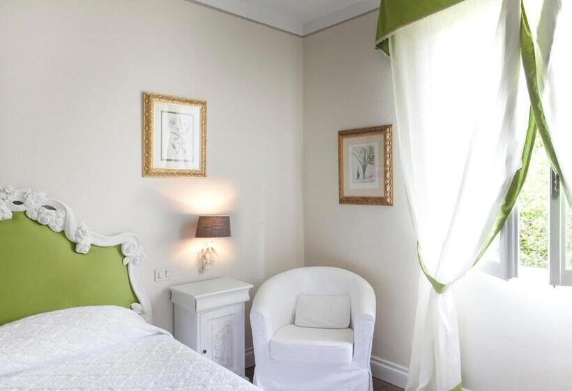 غرفة كلاسيكية مع بلكونة, Villa Maremonti