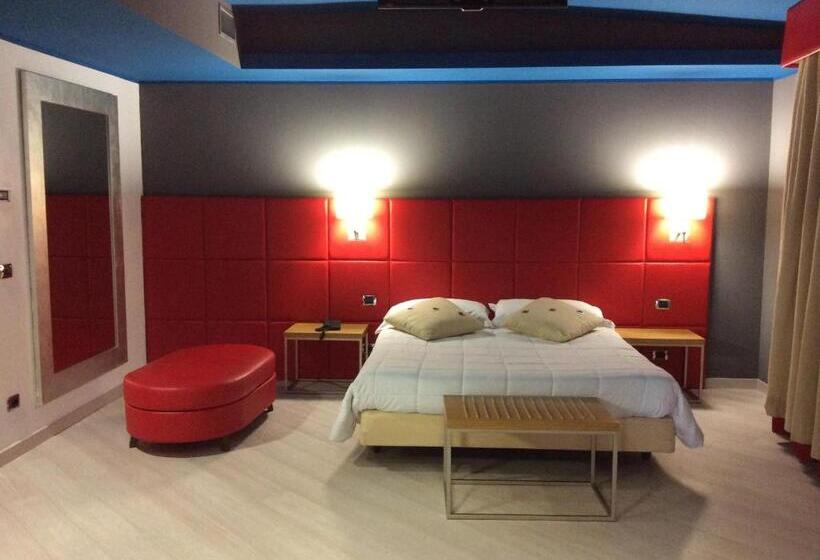 חדר סטנדרט לשלושה, Motel Futura