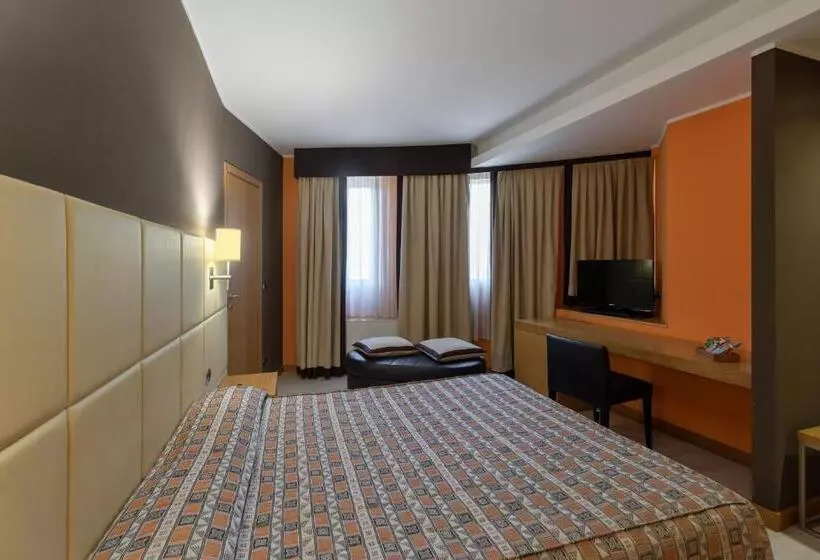 اتاق استاندارد سه نفره, Motel Futura