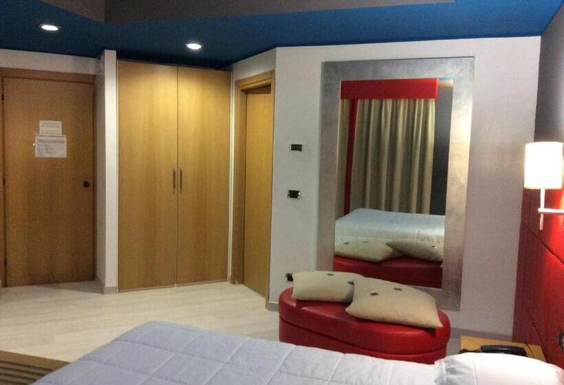 חדר סטנדרט לשלושה, Motel Futura