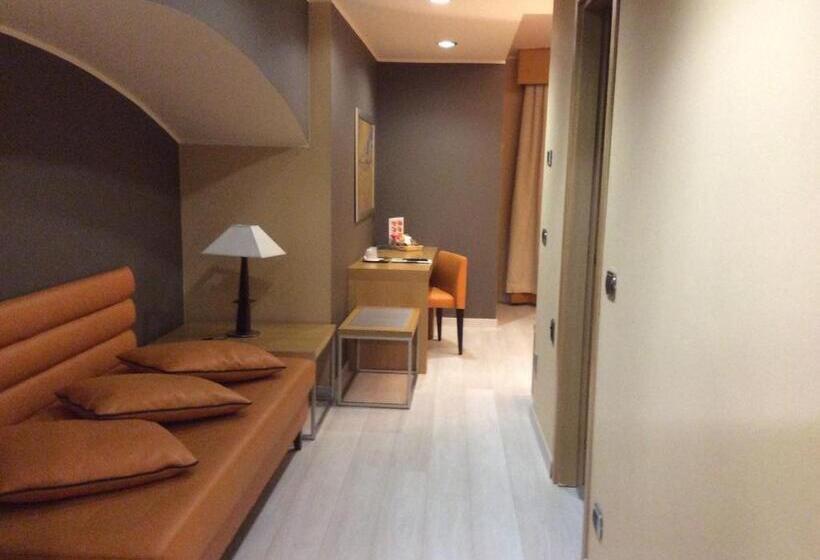 חדר סטנדרט לשלושה, Motel Futura