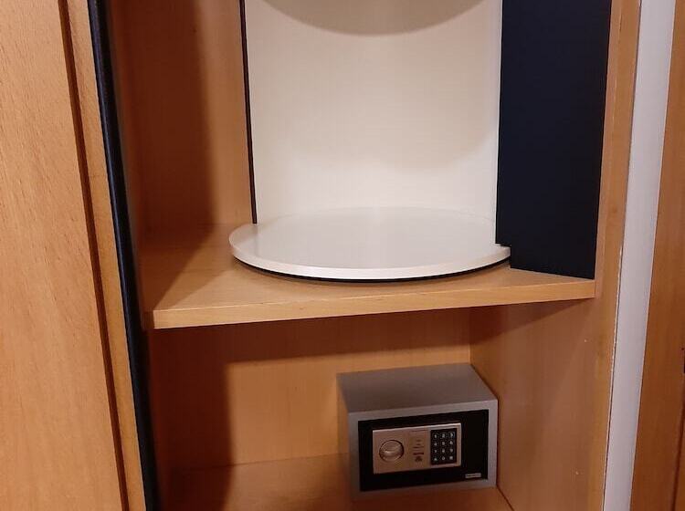 חדר סטנדרט לשלושה, Motel Futura