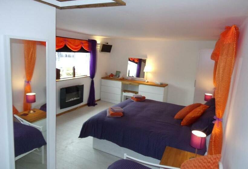 חדר סטנדרט לשלושה, Barton Gate Farm B&b