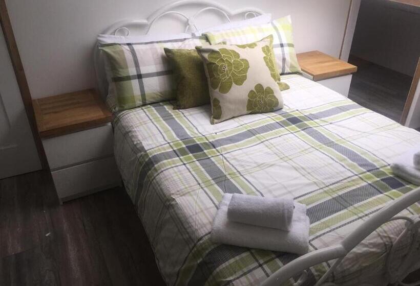 חדר משפחתי, Barton Gate Farm B&b