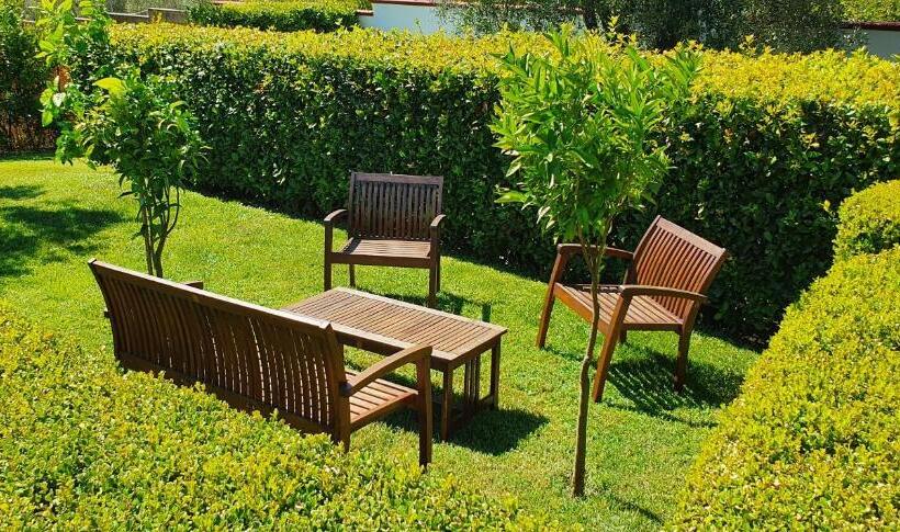 Четырехместный Номер Стандарт Вид на Сад, Agriturismo La Rondine