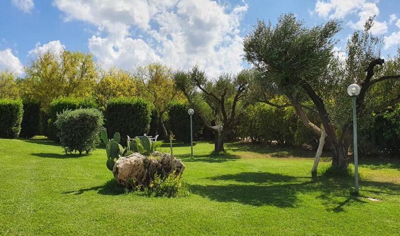 غرفة قياسية ثلاثية مطلة علي الحديقة, Agriturismo La Rondine