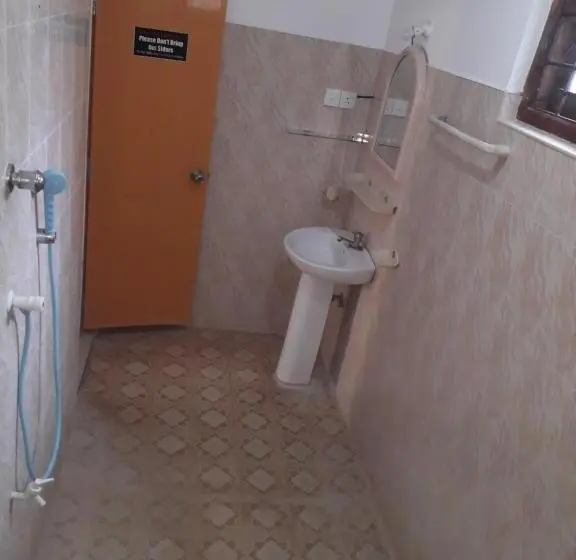 اتاق استاندارد سه نفره, Margosa Guesthouse