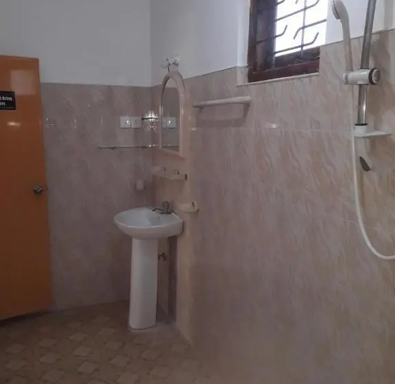 اتاق استاندارد سه نفره, Margosa Guesthouse