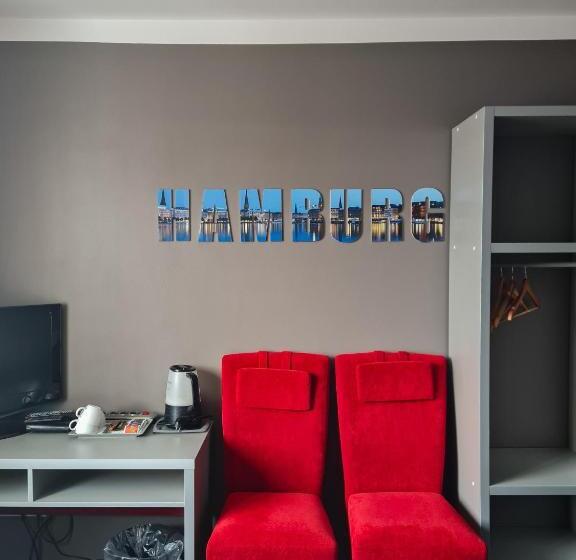 חדר סטנדרט לשלושה עם חדר אמבטיה משוף, 108