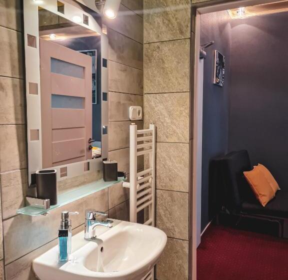 חדר קומפורט, 108