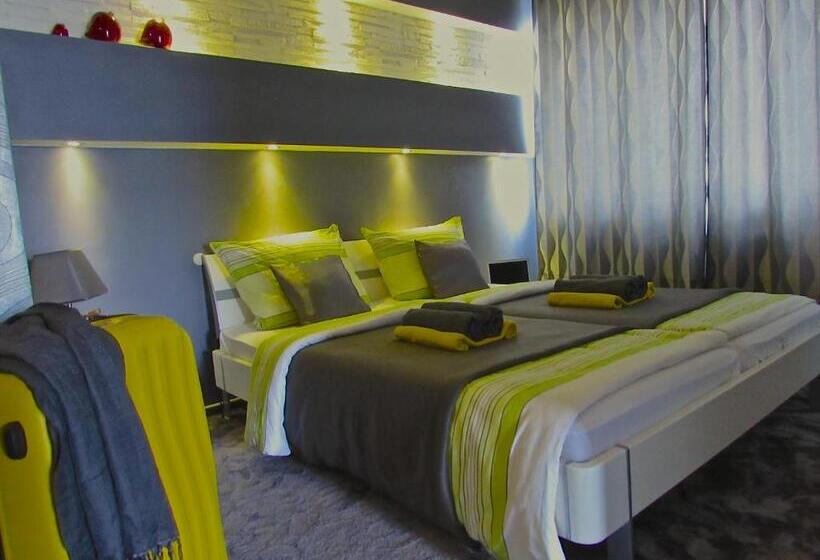 חדר משפחתי דלוקס, 108