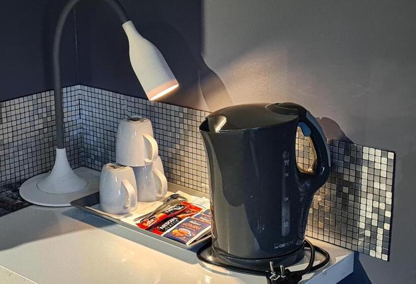 חדר משפחתי, 108