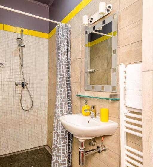 חדר קומפורט, 108