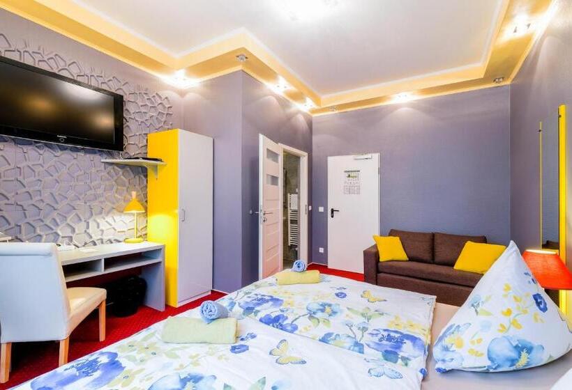 חדר קומפורט, 108