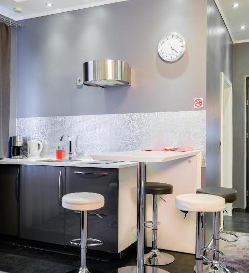 חדר משפחתי דלוקס, 108