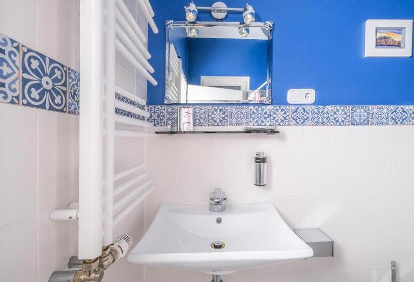 חדר משפחתי דלוקס, 108