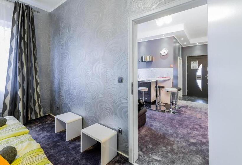 חדר משפחתי דלוקס, 108