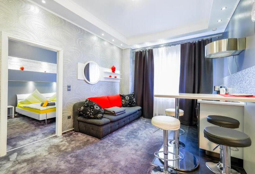 חדר משפחתי דלוקס, 108