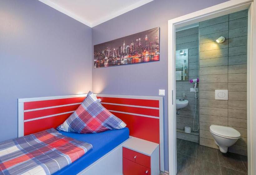 חדר סטנדרט יחיד, 108