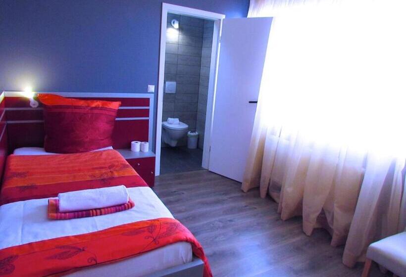 חדר סטנדרט חדר אמבטיה משותף, 108